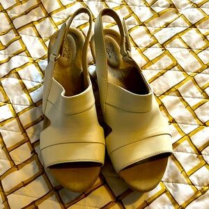 Clark’s comfy wedge sandals size 11